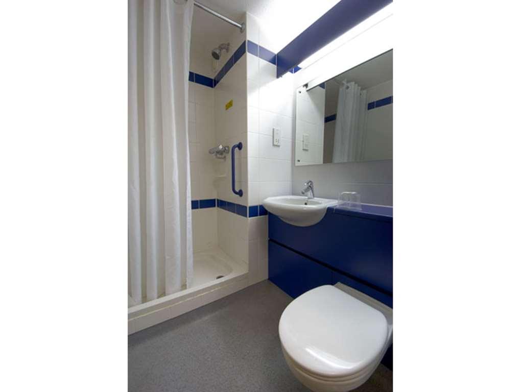 Travelodge Birmingham Саттон-Колдфілд Номер фото