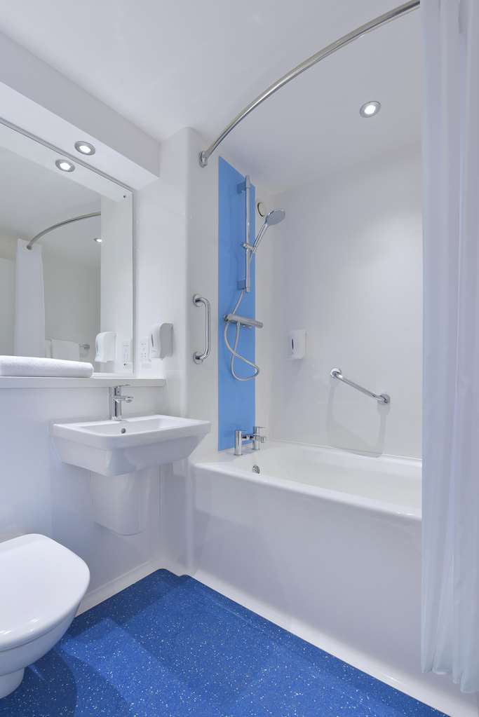 Travelodge Birmingham Саттон-Колдфілд Номер фото